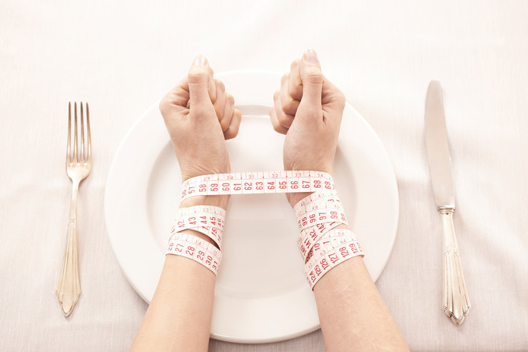 Больным анорексией постоянно кажется, что они недостаточно худые
